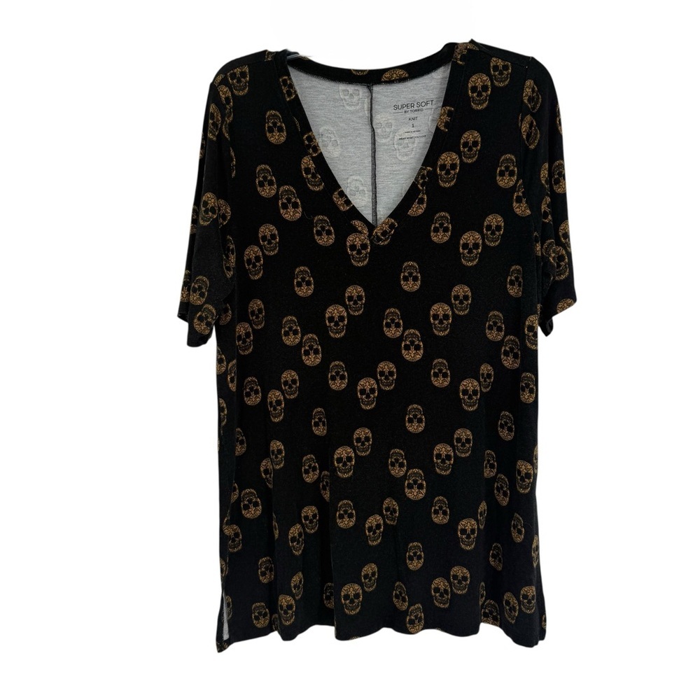 TORRID Super Soft Tunic V-Neck Tee Gold Skulls Top Short Sleeves Size 1X Black